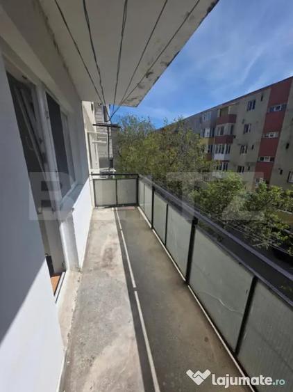 Apartament cu 3 camere semidecomandat în Central
