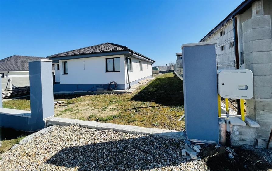 Casă individuală cu 4 camere decomandat cu Teren 600 Mp în Paleu