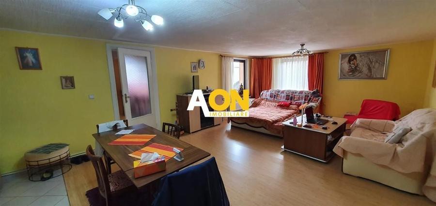 Casă individuală cu 7 camere cu Canalizare în Sântimbru