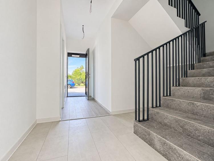Duplex cu 5 camere cu Canalizare în Aradului
