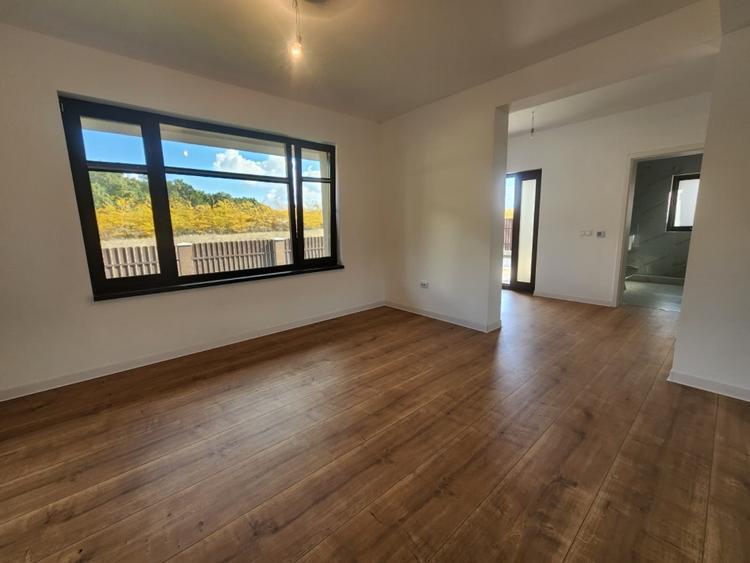 Duplex cu 4 camere cu Canalizare în Miroslava