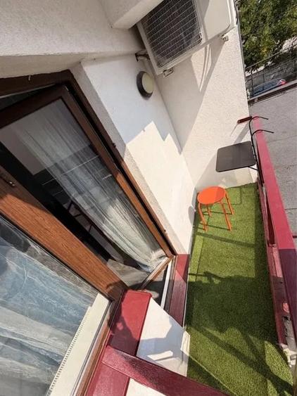 Apartament cu 3 camere semidecomandat, mobilat în Dămăroaia
