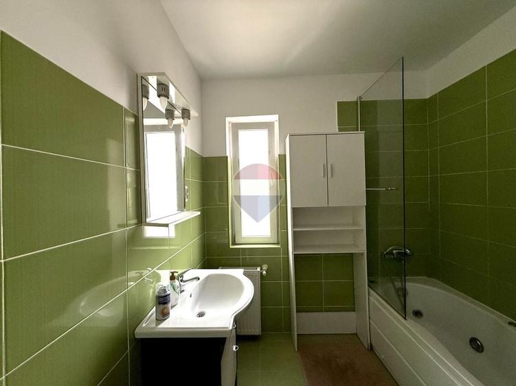 Apartament cu 3 camere semidecomandat, mobilat în Florești