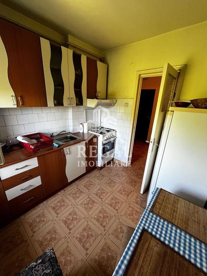 Apartament cu 3 camere semidecomandat în Central