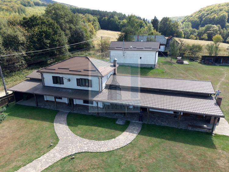 Casă cu 7 camere cu Canalizare în Valea Dobârlăului
