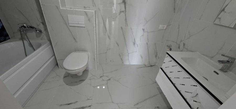 Apartament cu 3 camere semidecomandat în Dumbrăvița