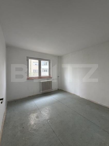 Apartament cu 2 camere semidecomandat în Craiovița Nouă