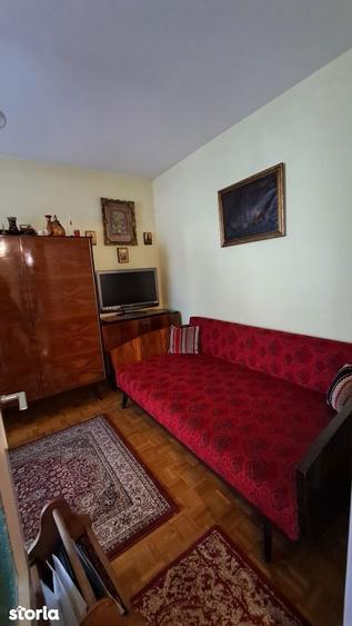 Apartament cu 3 camere semidecomandat în Decebal