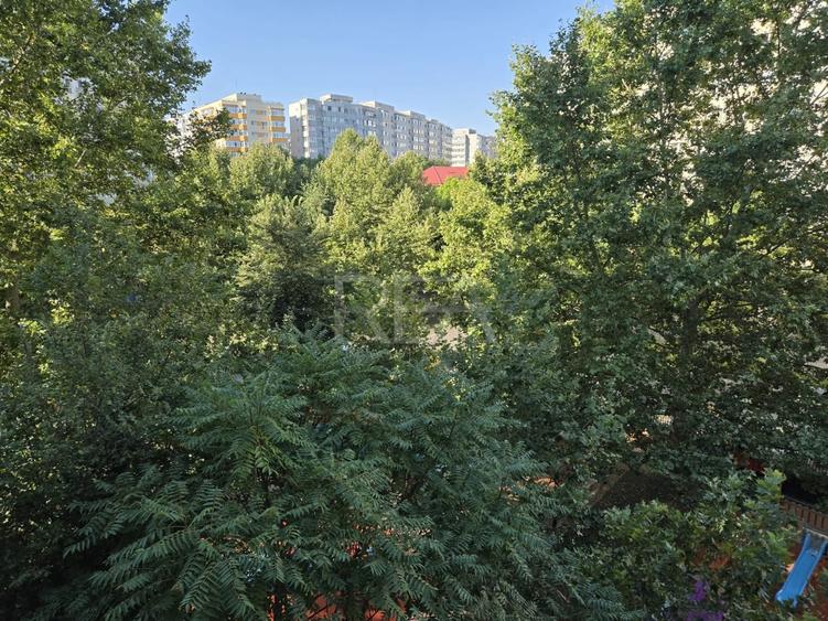 Apartament cu 3 camere semidecomandat, mobilat în Dristor