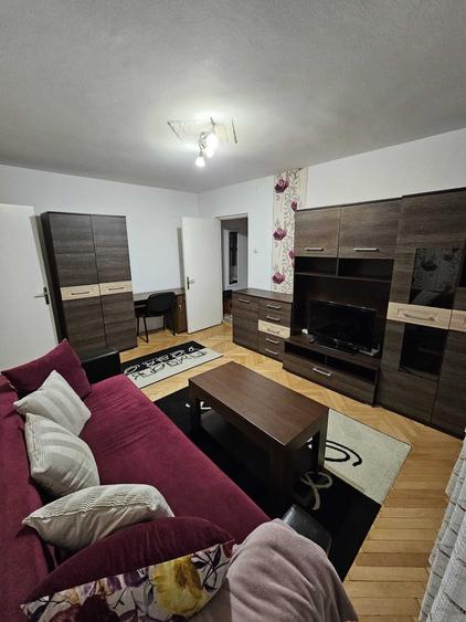 Apartament cu 2 camere semidecomandat în Florilor
