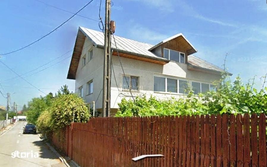 Casă cu 10 camere cu Teren 437 Mp în Central
