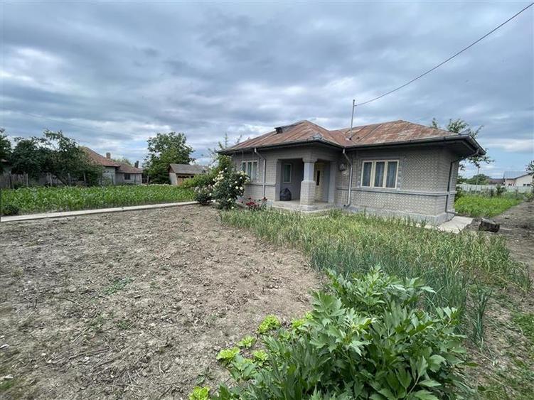 Teren intravilan de 1700 mp, în Coșereni