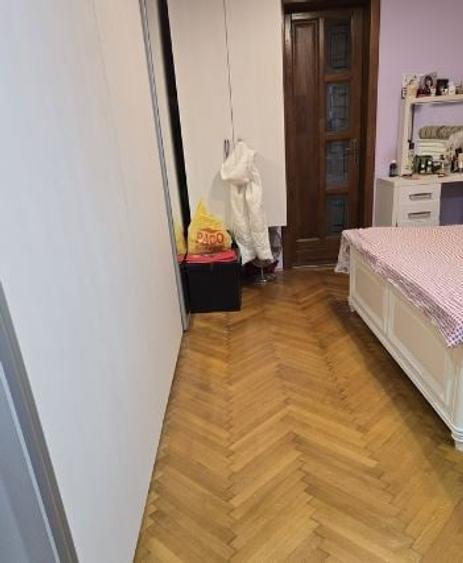 Apartament cu 3 camere decomandat în Moșilor