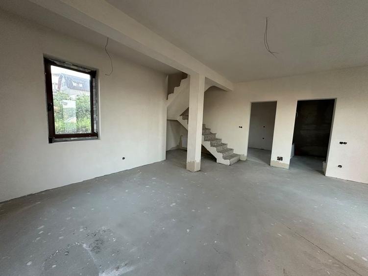 Casă cu 4 camere în Apahida