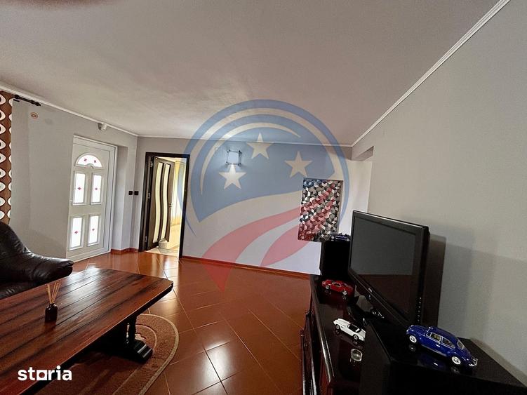 Casă cu 6 camere cu Teren 1105 Mp în Cârcea