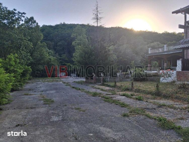 Teren de 8900 mp, în Central