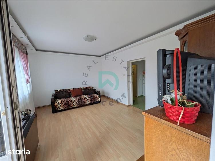 Apartament cu 3 camere decomandat în Valea Cetății