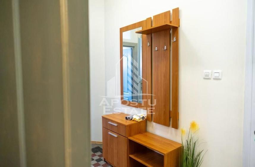 Apartament cu 2 camere decomandat, mobilat în P-ța Victoriei