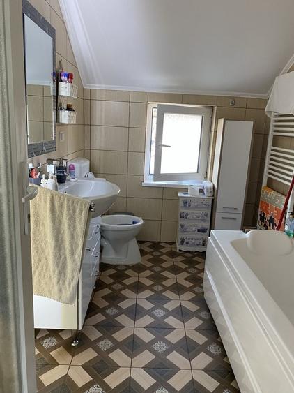 Casă cu 4 camere în Ciugud