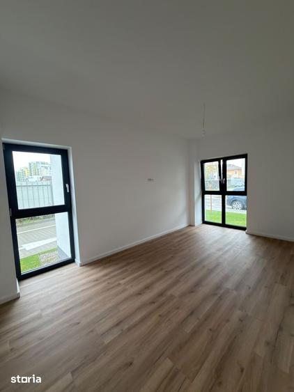 Apartament cu 3 camere decomandat în Tractorul