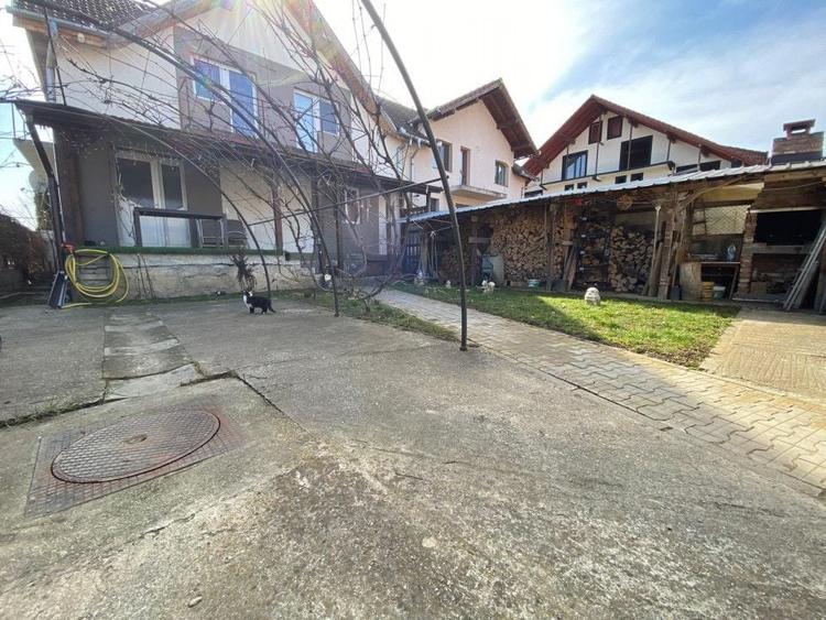 Casă individuală cu 5 camere cu Canalizare în Șelimbăr