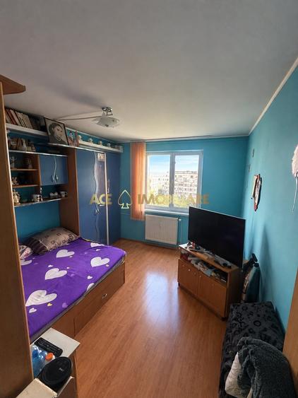 Apartament cu 4 camere decomandat, mobilat în Crângași