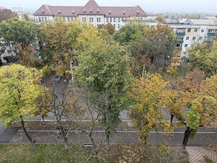 Vand apartament 2 camere decomandat
