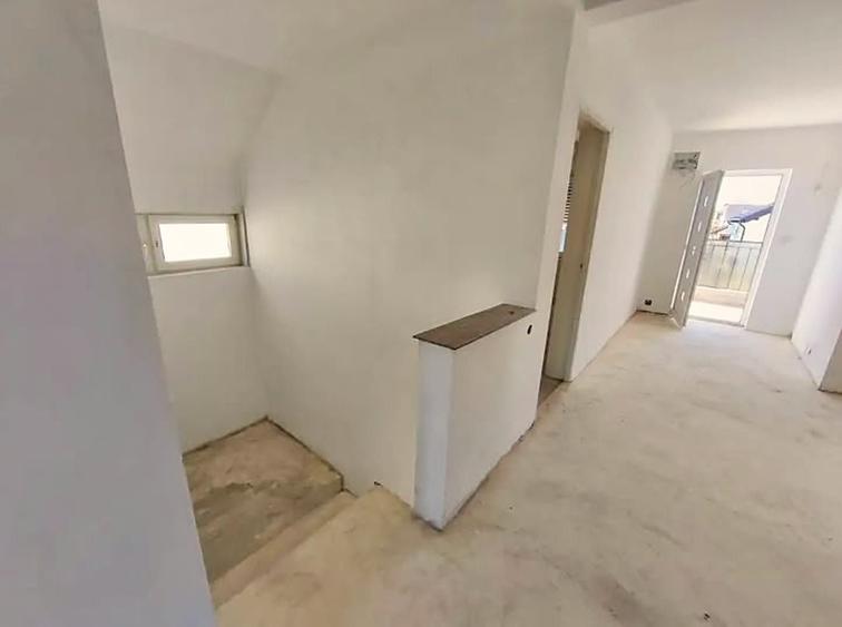 Casă cu 4 camere în Vladimirescu