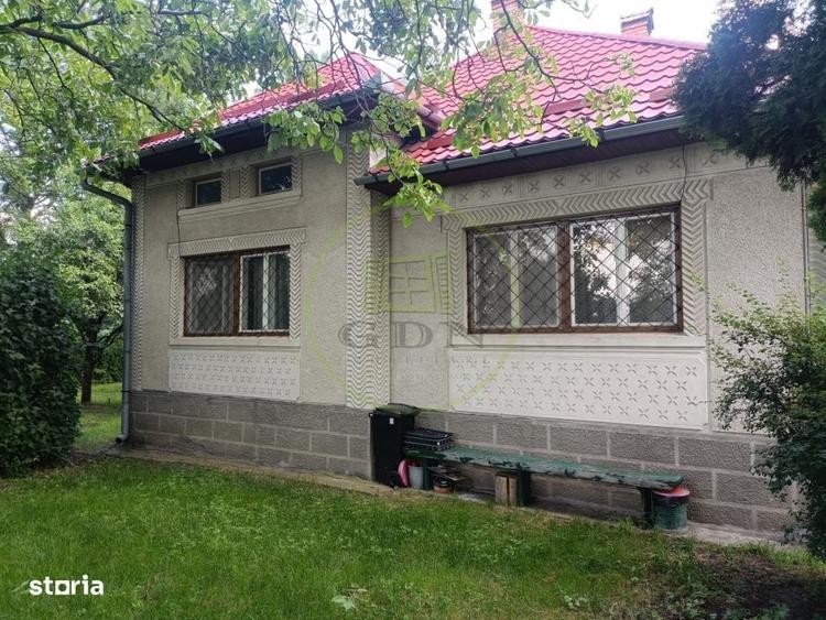 Casă cu 3 camere decomandat în Hodac