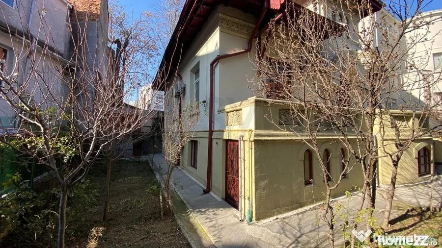 Casă cu 7 camere cu Teren 383 Mp în Cișmigiu