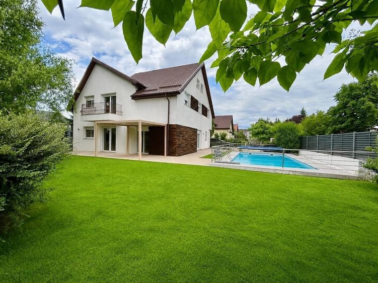 Casă individuală cu 7 camere cu Piscina în Iancu Nicolae