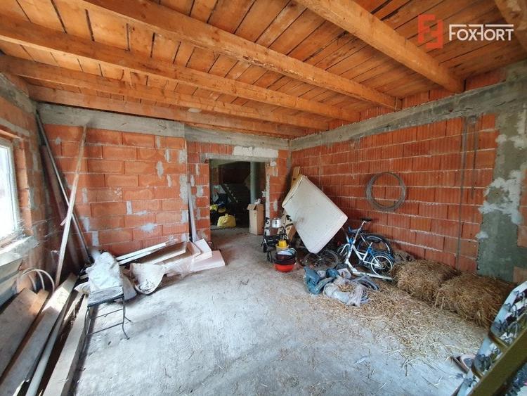 Duplex cu 6 camere cu Canalizare în Peciu Nou