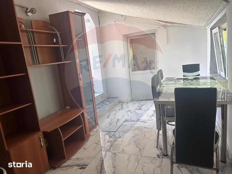 Casă cu 4 camere cu Teren 1071 Mp în Dumbrăvești