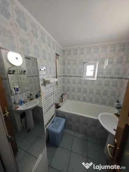 Apartament cu 4 camere decomandat în Central