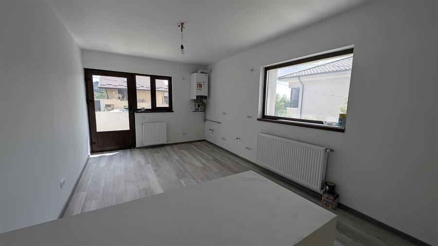 Casă cu 5 camere cu Teren 600 Mp în Bucium