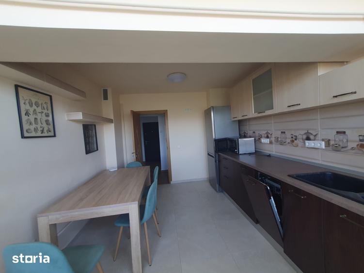 Apartament cu 3 camere decomandat în Est