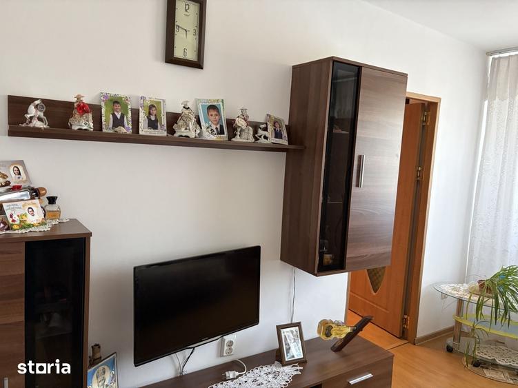 Apartament cu 3 camere semidecomandat în Trivale