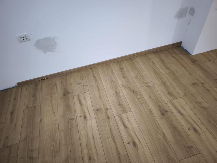 Apartament cu 3 camere decomandat în Boema
