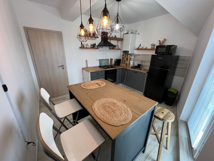 INCHIRIEZ apartament 2 camere decomandat,renovat,zona Selimbar - 1