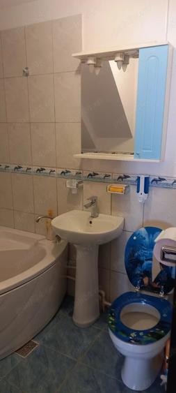 Apartament cu 2 camere semidecomandat, mobilat în Nicolina