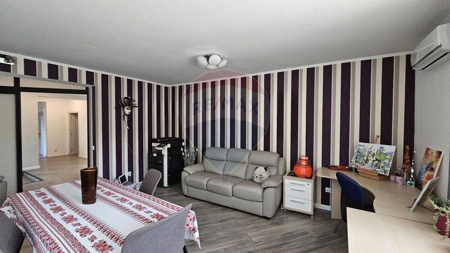 Casă individuală cu 7 camere cu Teren 1000 Mp în Central