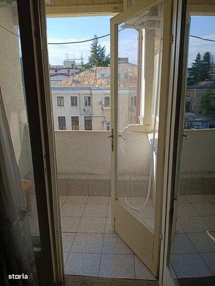 Apartament cu 3 camere decomandat în Ștefan cel Mare