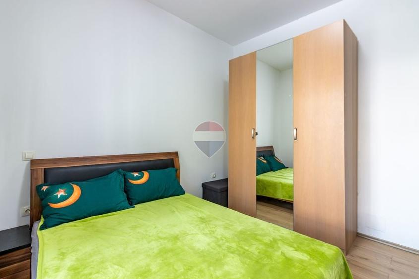 Casă individuală cu 5 camere cu Teren 591 Mp în Est