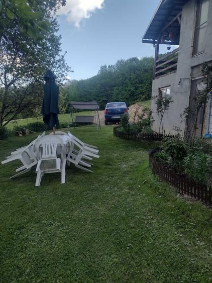 Casă cu 3 camere cu Teren 11196 Mp în Central