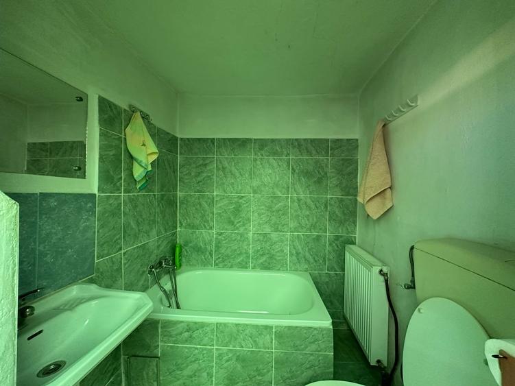 Casă individuală cu 4 camere cu Canalizare în Ghirodei