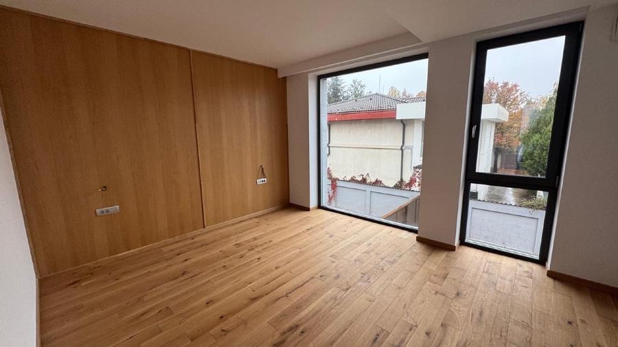 Duplex cu 4 camere cu Teren 370 Mp în Central