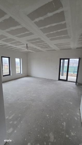 Casă cu 3 camere cu Teren 450 Mp în Lazuri