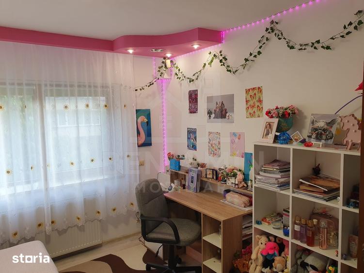 Apartament cu 4 camere decomandat în Dârste