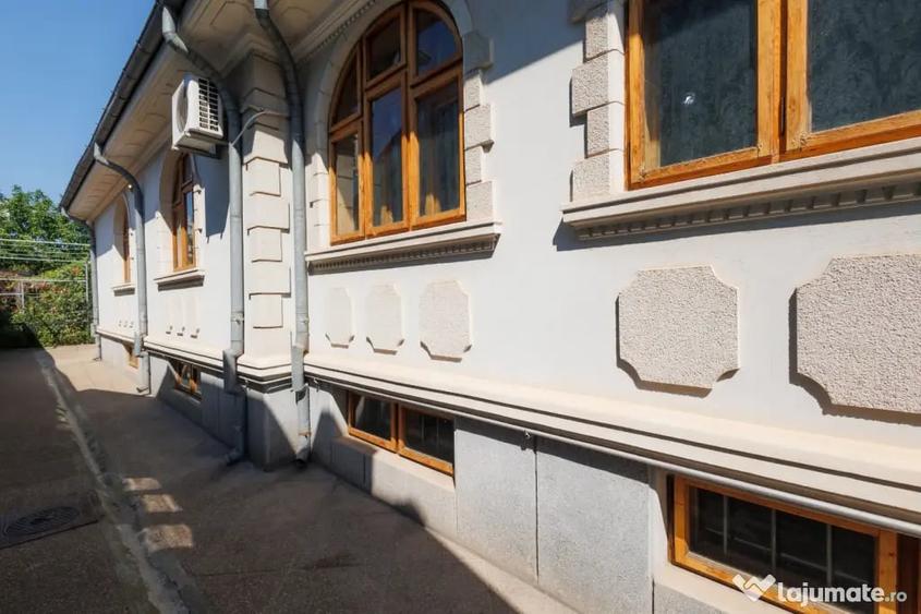Casă cu 5 camere în Central