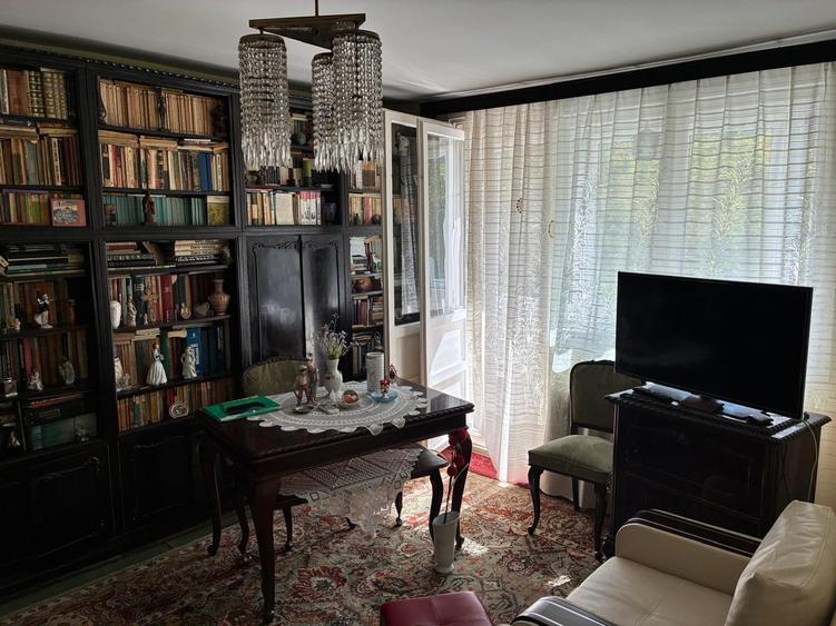 Apartament cu 3 camere semidecomandat în Drumul Taberei
